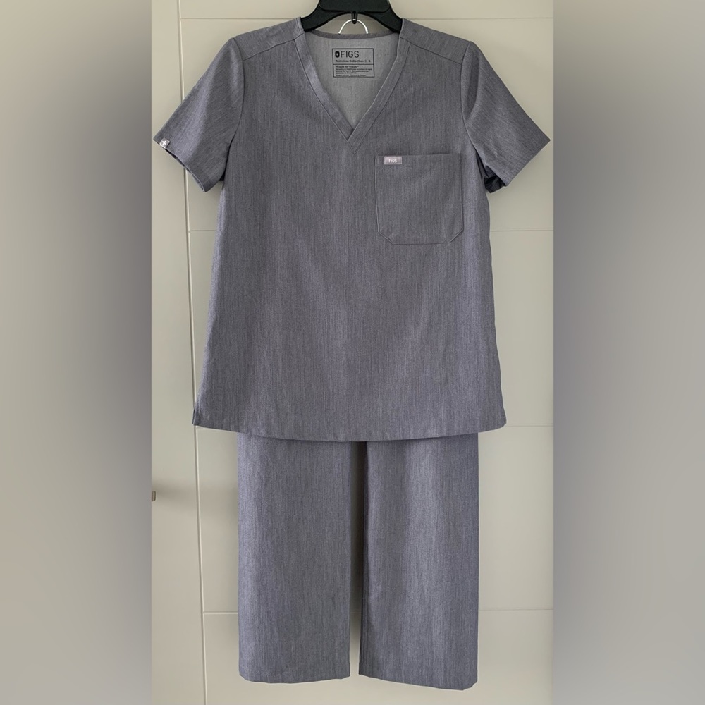 NWOT FIGS scrub set
